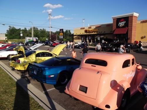 A beautiful, sunny Thursday at the Hut.